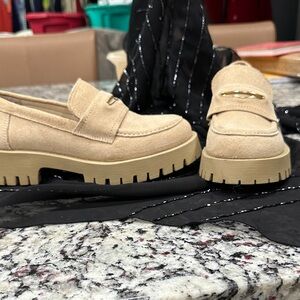 Steve Madden Tan Loafers